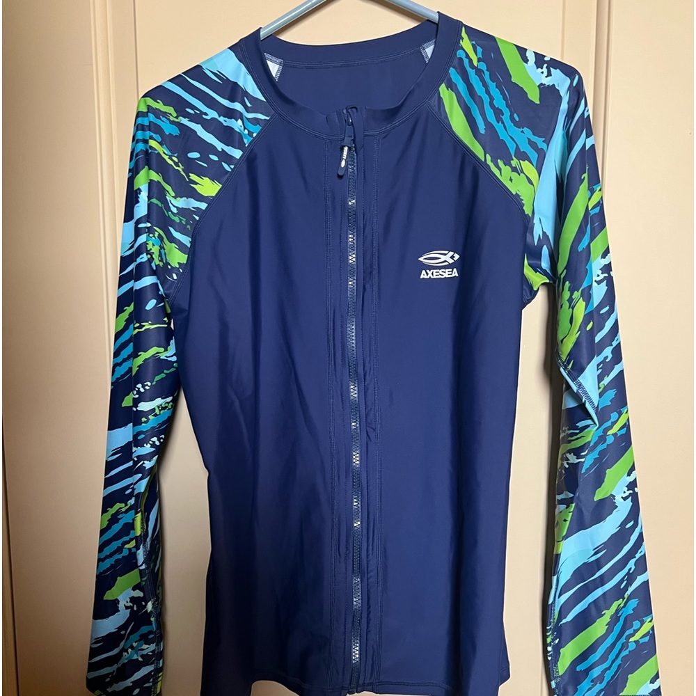 Axesea Rash Guard long sleeve Zip front Size 16